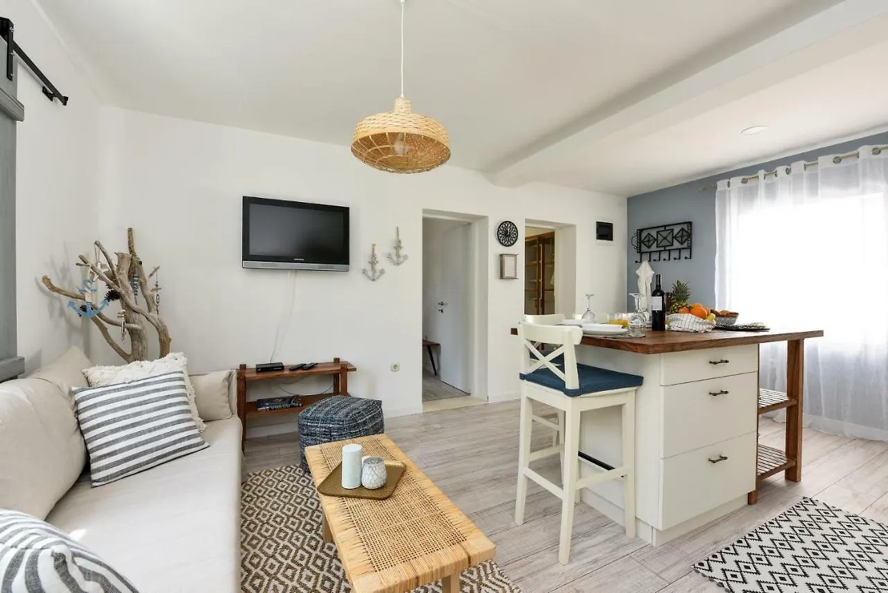 Apartment Nemo 자다르